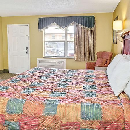 Days Inn By Wyndham Orange City/Deland Экстерьер фото